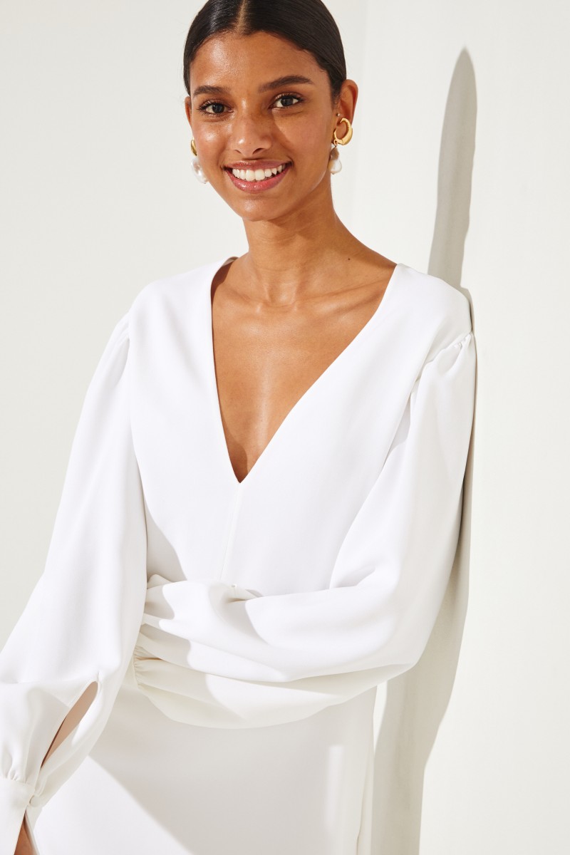 Kurzes Kleid mit V-Neck Weiß