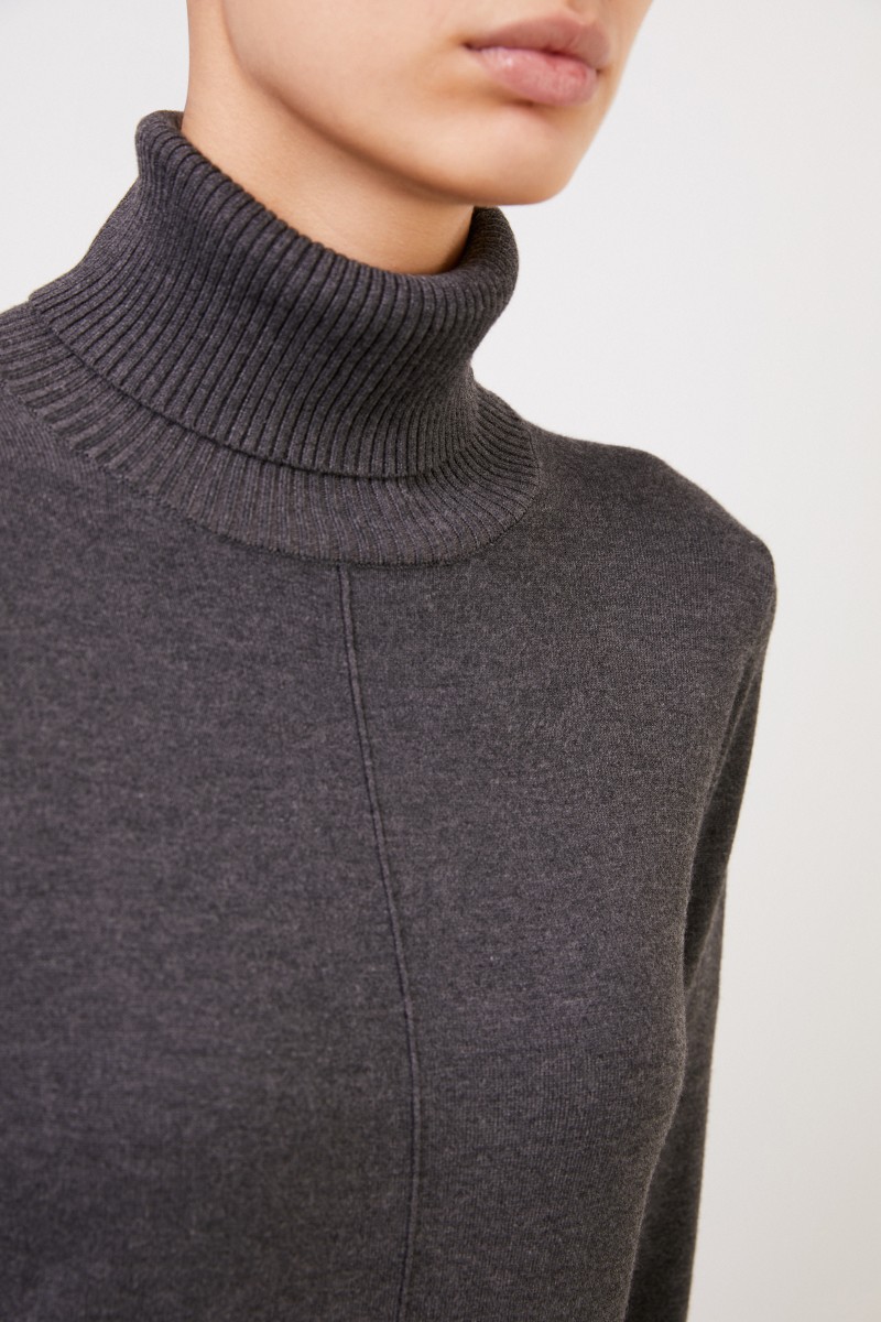 Rollkragenpullover mit Strickdetails Grau