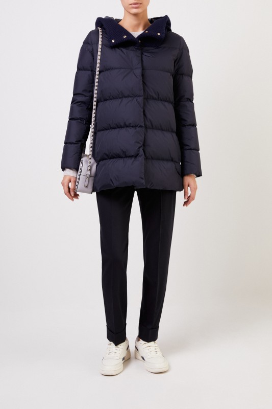 Herno Daunenmantel mit Strickdetails und Kapuze Marineblau
