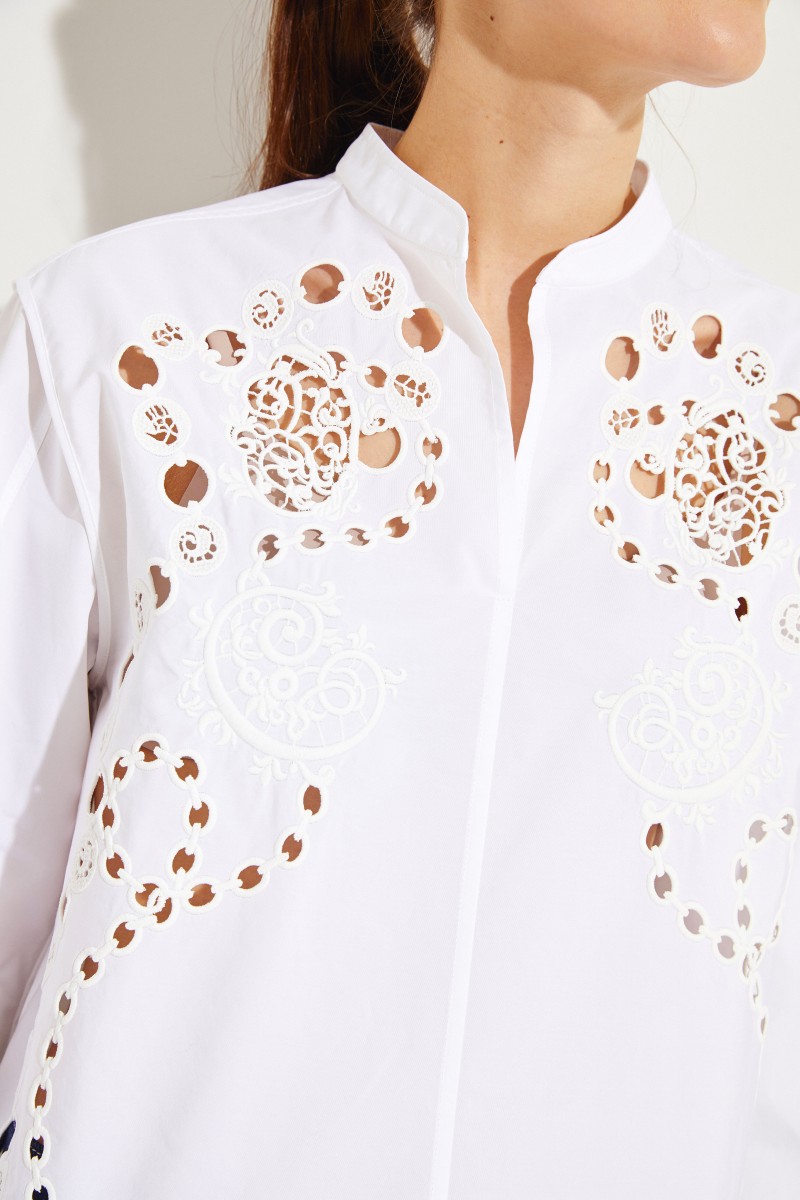 Baumwoll-Bluse mit Lock-Stickerei Weiß