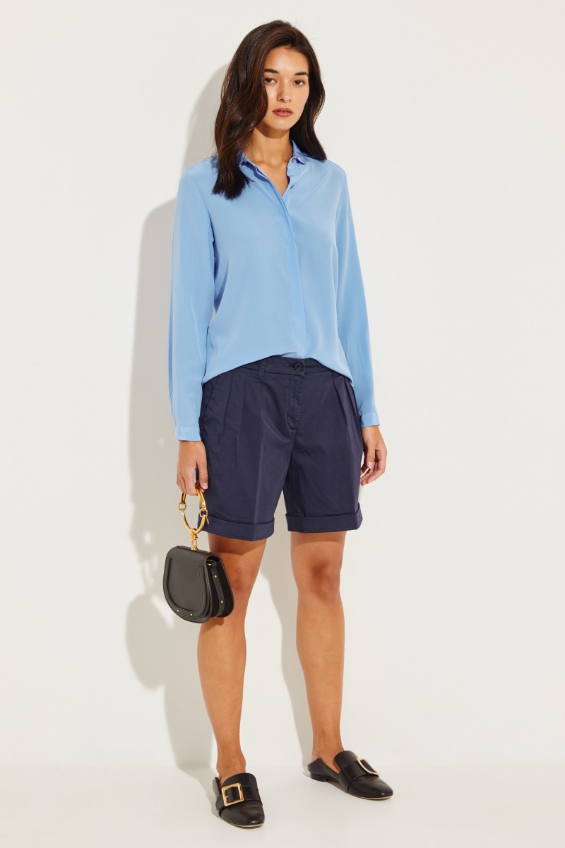 Seiden-Bluse mit abgerundetem Kragen Blau