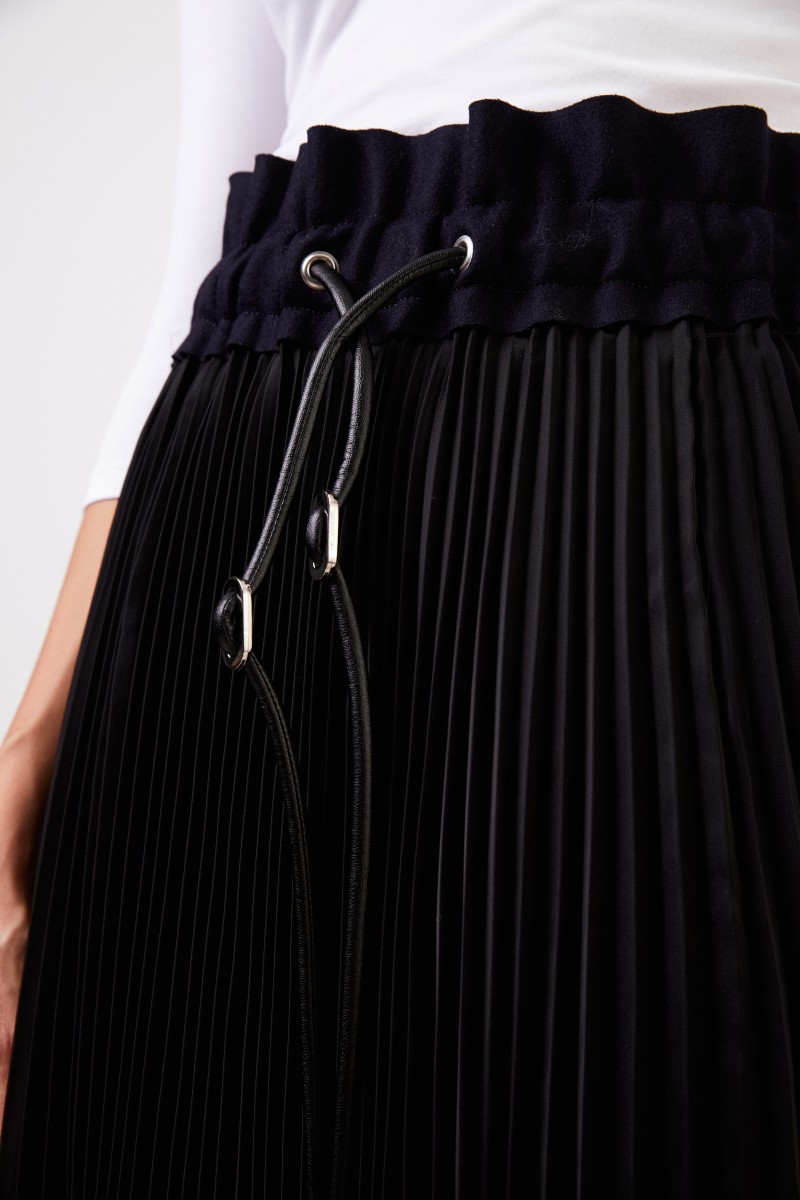 Sacai Plisseerock mit Wolldetail Schwarz