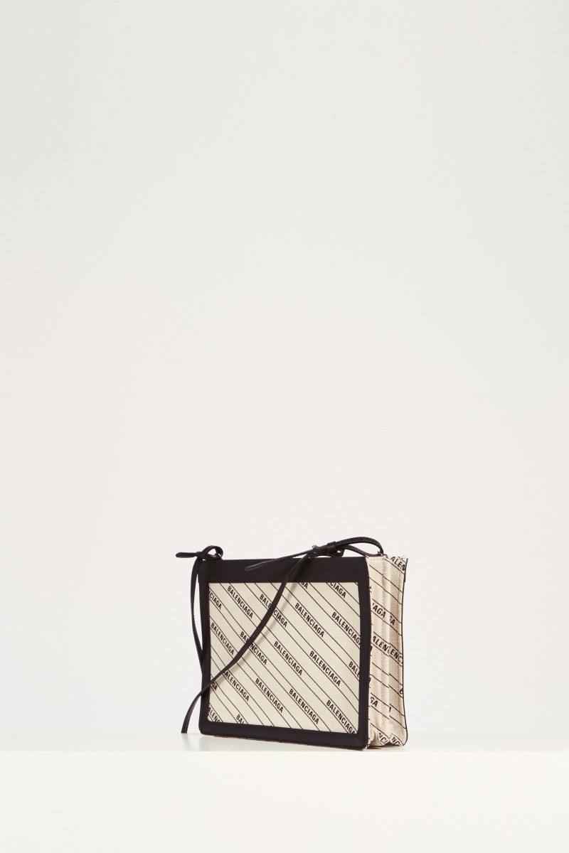 Umhängetasche 'Pouchette AJ' mit Logo Beige/Schwarz