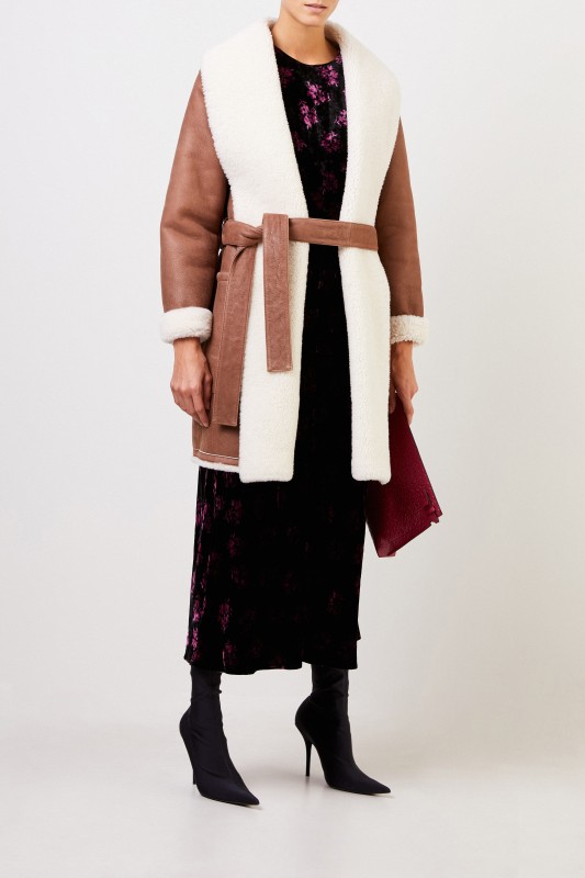 Loewe Lammfellmantel mit Gürtel Braun/Crème