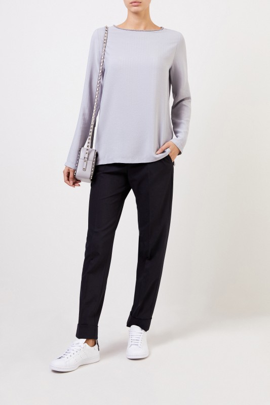 Bluse mit Perlenverzierung Hellblau
