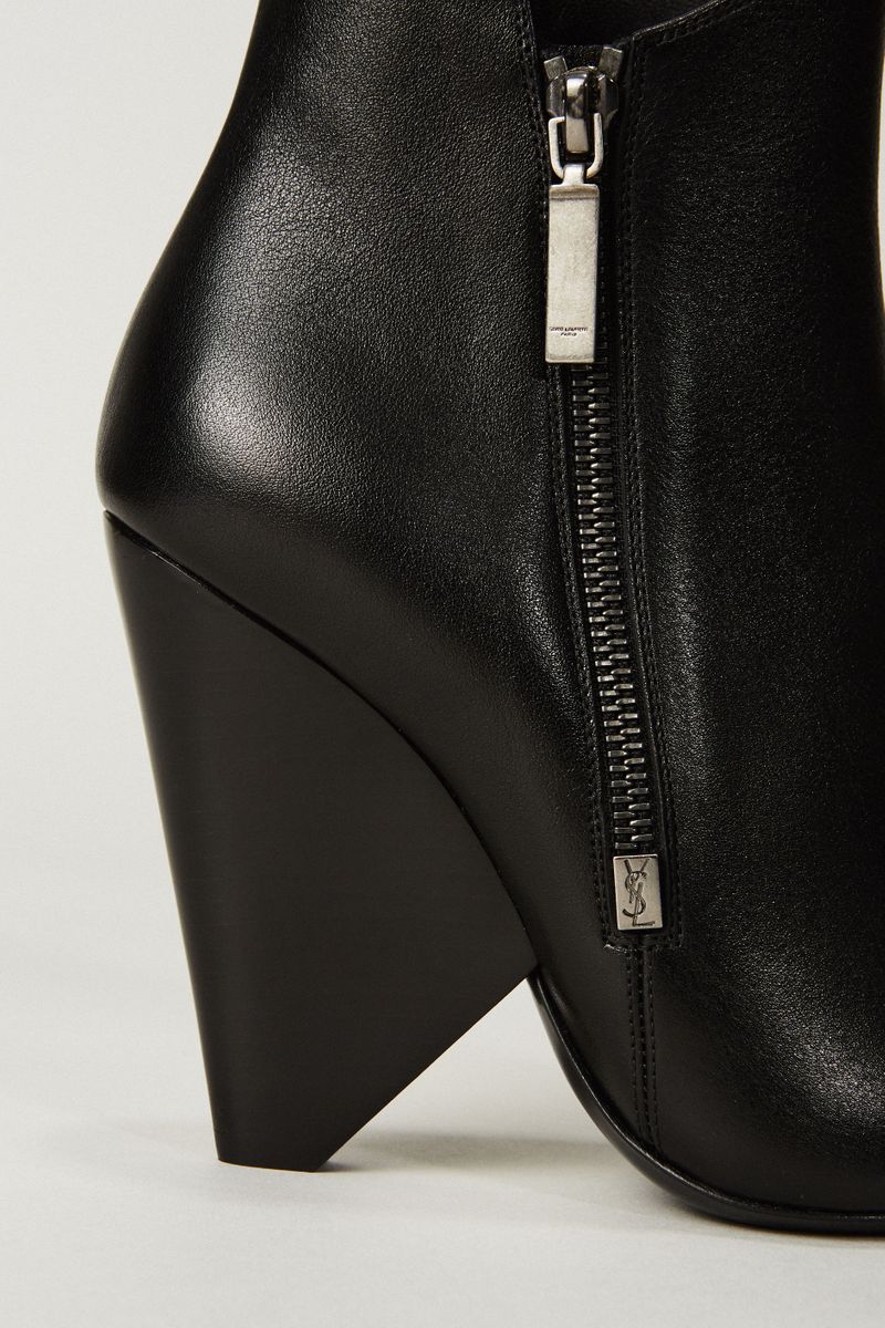 Asymmetrische Stiefelette Schwarz