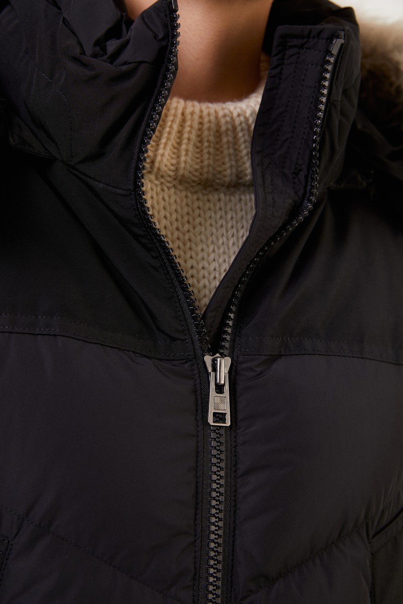 Woolrich Daunenparka 'Long Parka Coyote' mit Kapuze Schwarz